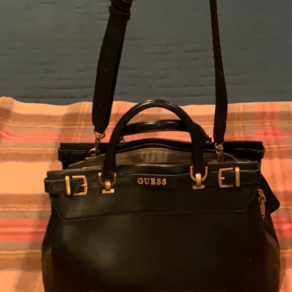 Guess crossbody handbag, pebbled luxury satchel— 100% PU material.